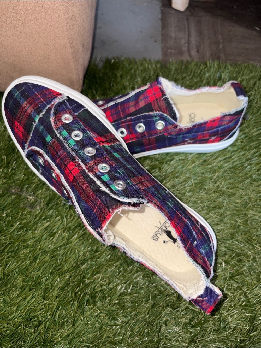 Women’s Plaid Slip-On Canvas Sneakers - Red & Navy